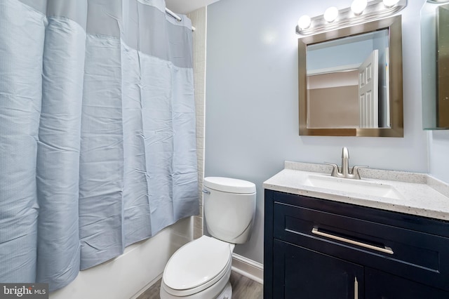 922 Fell St, Baltimore, MD 21231 - full bath featuring toilet, wood finished floors, vanity, and shower / bath combination with curtain