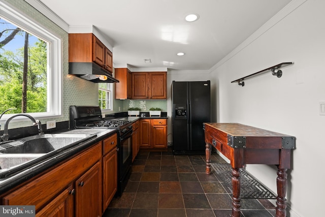 kitchen featuring black appliances, under cabinet range hood, dark countertops, backsplash, and recessed lighting