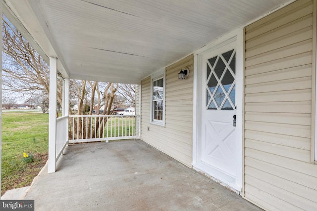 view of patio / terrace with covered porch
