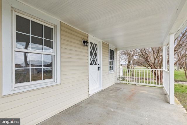 view of patio / terrace with covered porch
