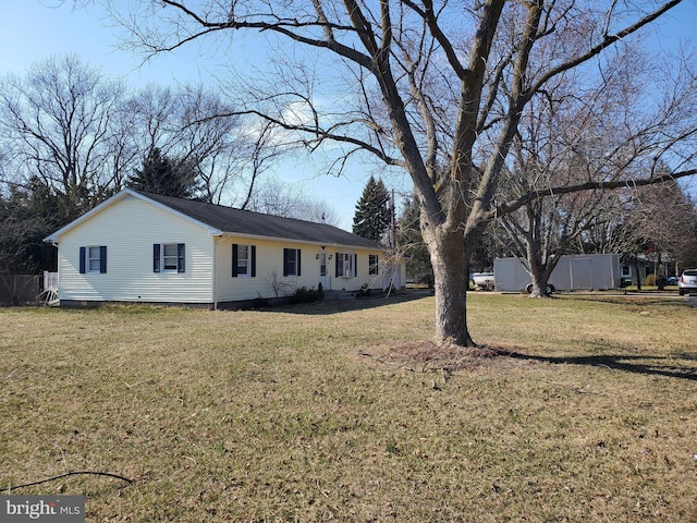 view of front of home featuring a front yard