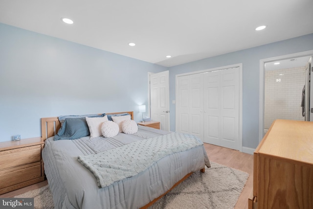 bedroom featuring light wood-style flooring, a closet, recessed lighting, and baseboards