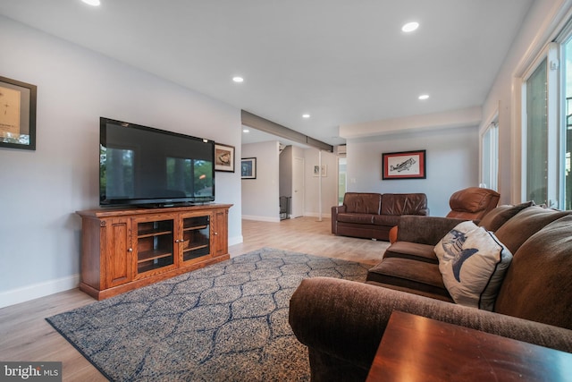 living room with light wood finished floors, baseboards, and recessed lighting