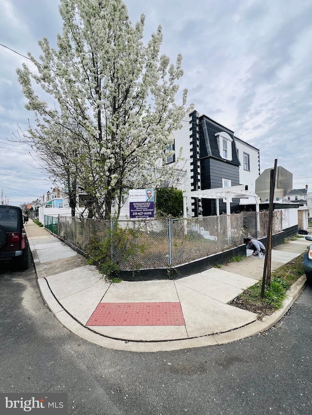 147 Wellington Rd, Upper Darby, PA 19082 - exterior space featuring a fenced front yard