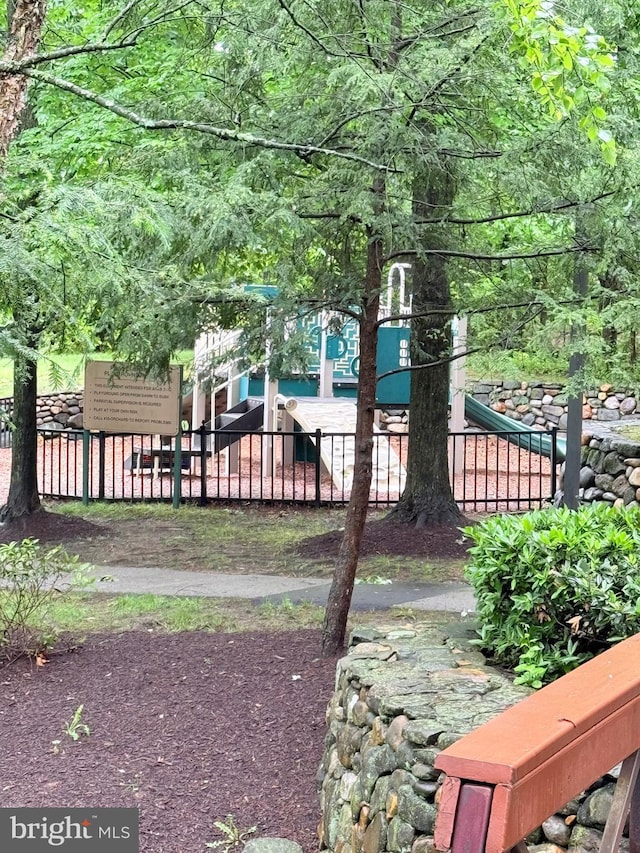 2440 Blue Spring Ct Unit 301, Odenton, MD 21113 - view of yard