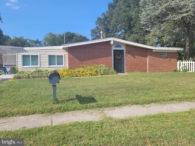 1222 Crawford Dr, Glen Burnie, MD 21061 - ranch-style home featuring a front lawn and brick siding