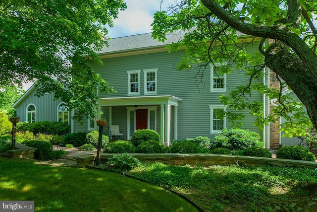 view of front of house with a front yard