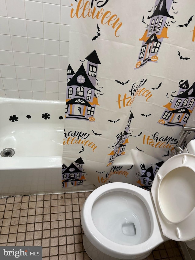 6016 Belden St, Philadelphia, PA 19149 - bathroom with a bathing tub and toilet