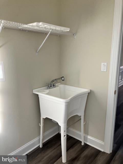 113 Heulings Ave, Riverside, NJ 08075 - clothes washing area featuring baseboards, dark wood finished floors, and a sink