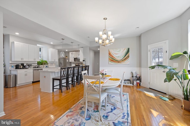 dining area featuring light wood-style floors, a notable chandelier, visible vents, and recessed lighting