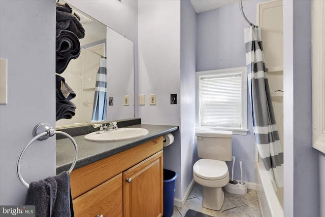 full bath featuring tile patterned flooring, vanity, toilet, a shower with shower curtain, and baseboards