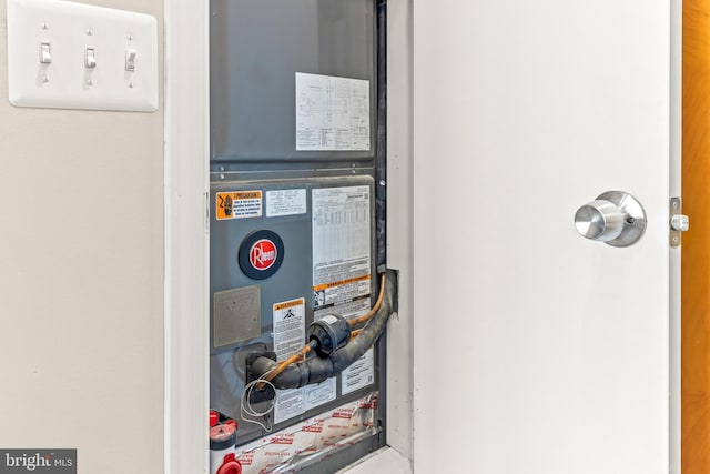1516 Lancaster St, Baltimore, MD 21231 - utility room featuring heating unit