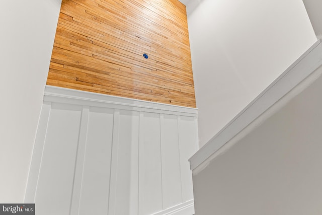 1516 Lancaster St, Baltimore, MD 21231 - detailed view of wood walls and a decorative wall