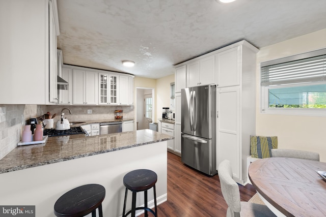 11809 Old Drovers Way, Rockville, MD 20852 - kitchen featuring appliances with stainless steel finishes, a sink, plenty of natural light, and a peninsula