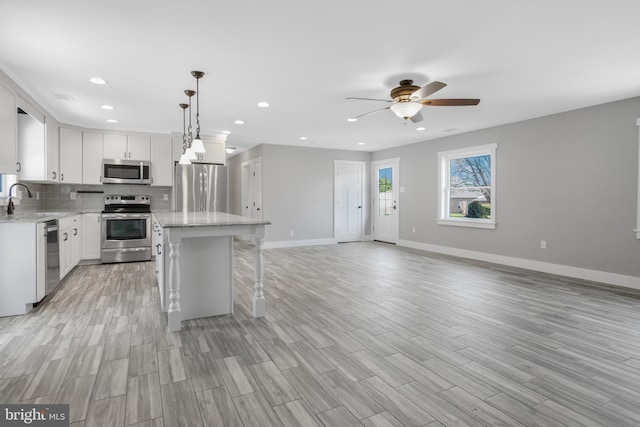 123 Somerset Rd, Stevensville, MD 21666 - kitchen featuring stainless steel appliances, ceiling fan, a breakfast bar, baseboards, and recessed lighting