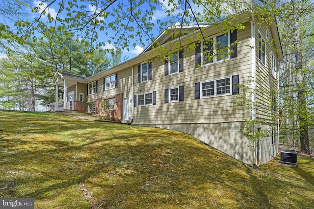 7058 Crespo Ln, Manassas, VA 20112 - view of property exterior with a yard