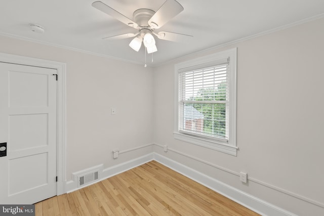 512 Dunlap St, Winchester, VA 22601 - spare room featuring light wood-style floors, baseboards, crown molding, a ceiling fan, and a smoke detector