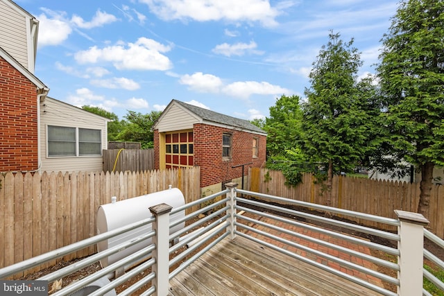 512 Dunlap St, Winchester, VA 22601 - wooden terrace with a fenced backyard