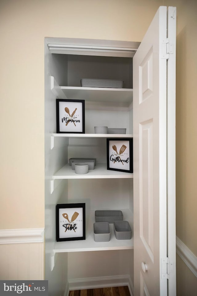 55 Hamn, Stafford, VA 22554 - interior details with wainscoting