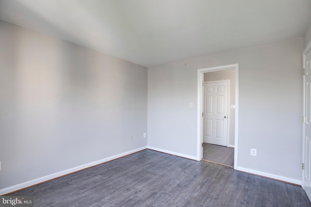 1055 Gardenview Loop Unit 402, Woodbridge, VA 22191 - unfurnished room with baseboards and dark wood-style floors
