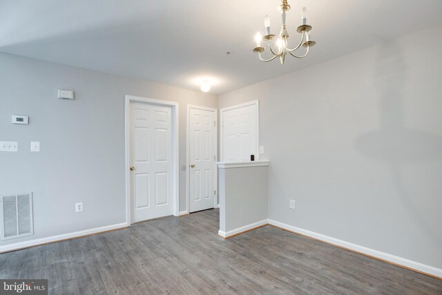 1055 Gardenview Loop Unit 402, Woodbridge, VA 22191 - spare room with a chandelier, wood finished floors, baseboards, and visible vents