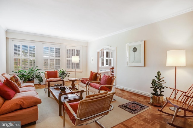living area with crown molding and baseboards