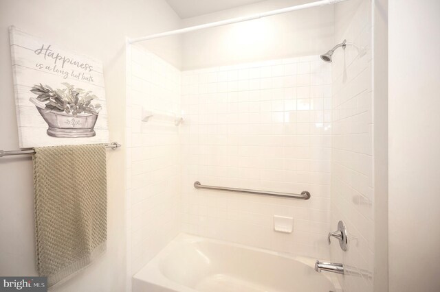 bathroom featuring shower / bathtub combination