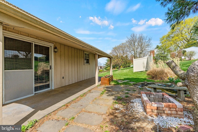view of yard featuring a patio