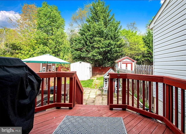 518 Macintosh Cir, Joppa, MD 21085 - wooden terrace with fence, an outbuilding, and a storage shed