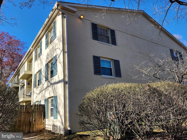5900 Queenston St Unit 498, Springfield, VA 22152 - view of home's exterior featuring stucco siding and fence