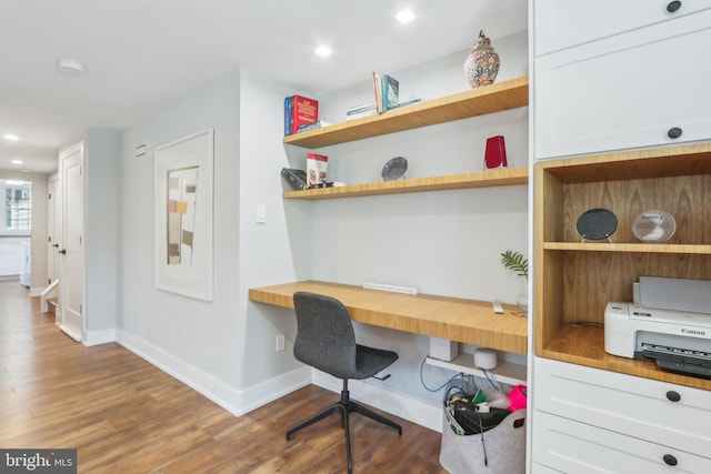 office area with built in study area, recessed lighting, baseboards, and wood finished floors