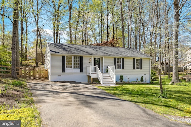 single story home with fence, crawl space, driveway, and a front yard