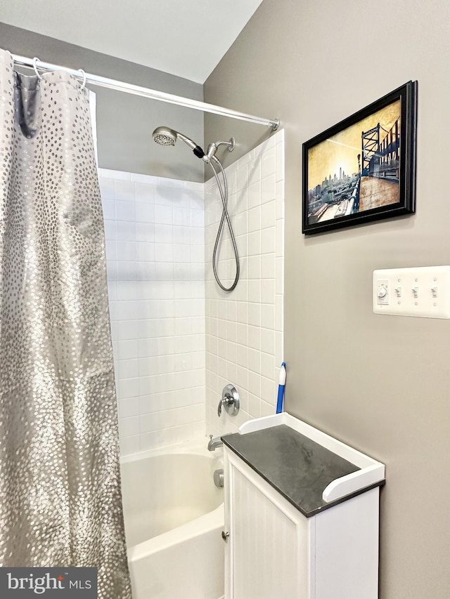 bathroom with shower / bath combo