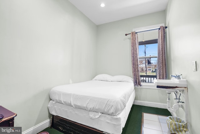 bedroom featuring recessed lighting, baseboards, and a sink