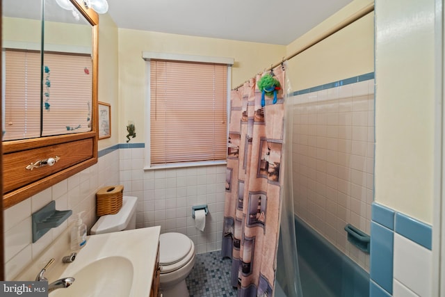 full bathroom featuring tile walls, a wainscoted wall, shower / bath combo, toilet, and vanity