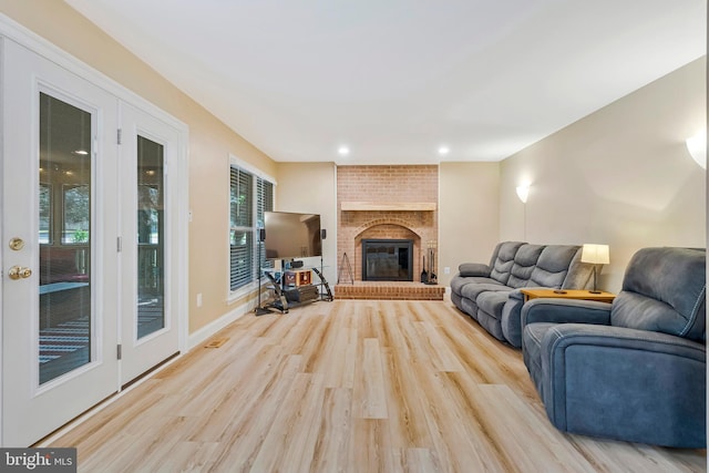 10866 Monticello Ct, Great Falls, VA 22066 - living area featuring light wood-style floors, baseboards, a fireplace, and recessed lighting