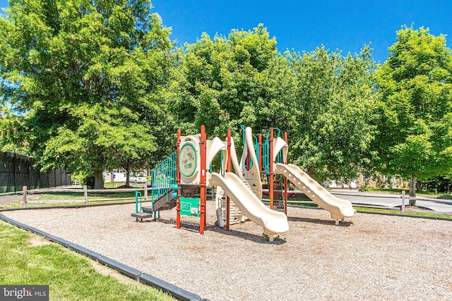 10866 Monticello Ct, Great Falls, VA 22066 - view of communal playground