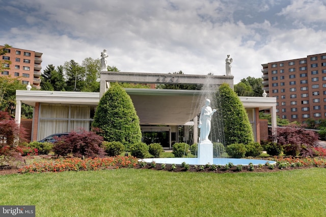 exterior space featuring a front yard