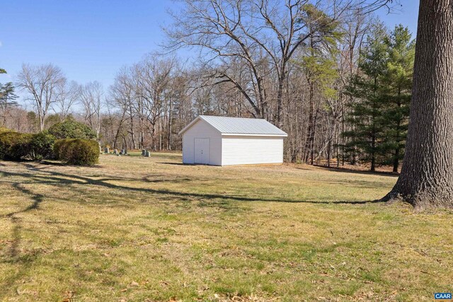 view of yard featuring a shed and an outbuilding