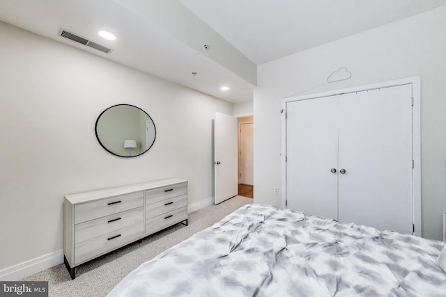 bedroom featuring a closet, visible vents, recessed lighting, light carpet, and baseboards