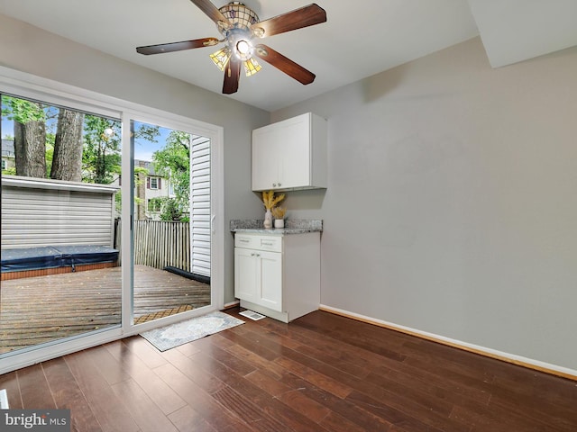 entryway with baseboards, dark wood-type flooring, and ceiling fan