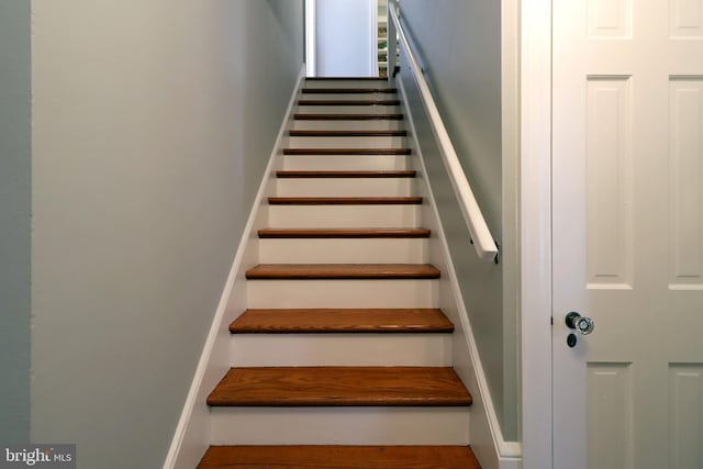 451 E Hamilton Ave, State College, PA 16801 - stairway featuring baseboards