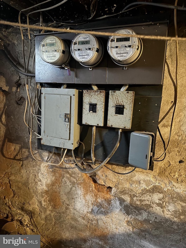 1725 N Creighton St, Philadelphia, PA 19131 - utility room featuring electric panel