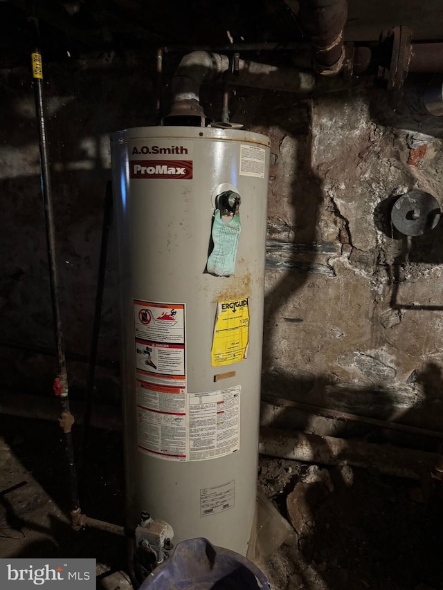 1725 N Creighton St, Philadelphia, PA 19131 - utility room with water heater