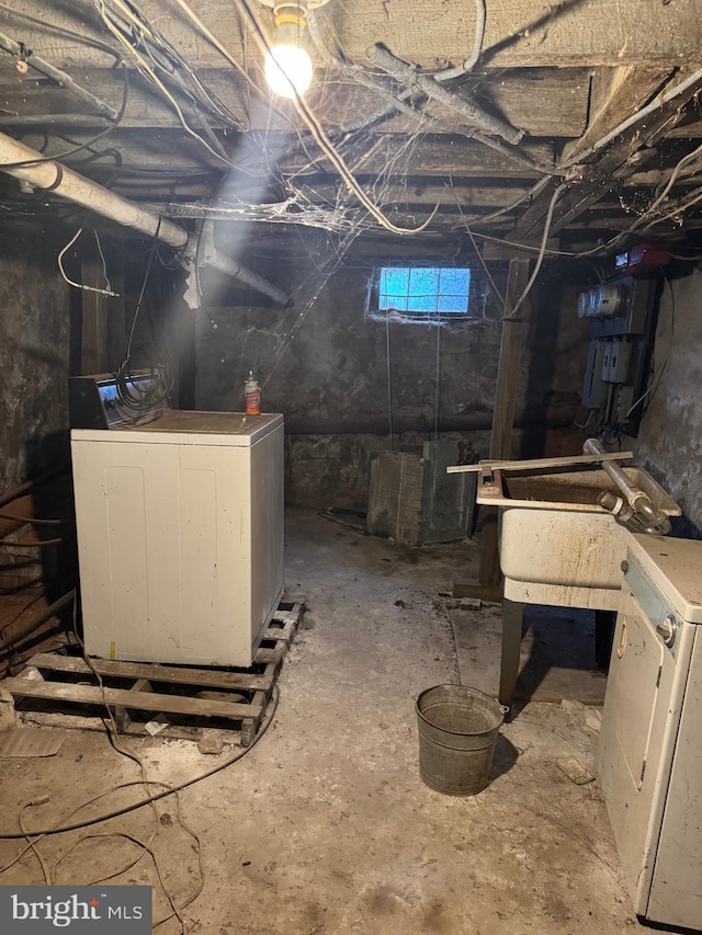 1725 N Creighton St, Philadelphia, PA 19131 - below grade area featuring washer / dryer