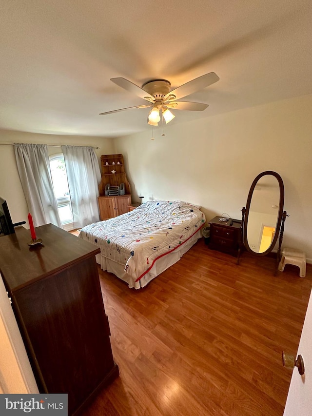 bedroom featuring wood finished floors and a ceiling fan