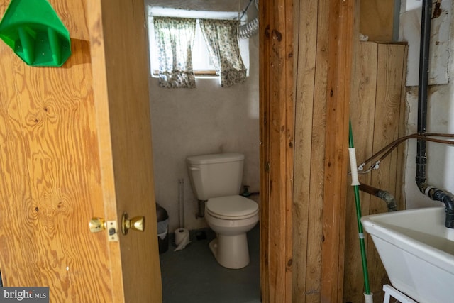 8 Oakley Rd, Upper Darby, PA 19082 - bathroom featuring toilet and a sink