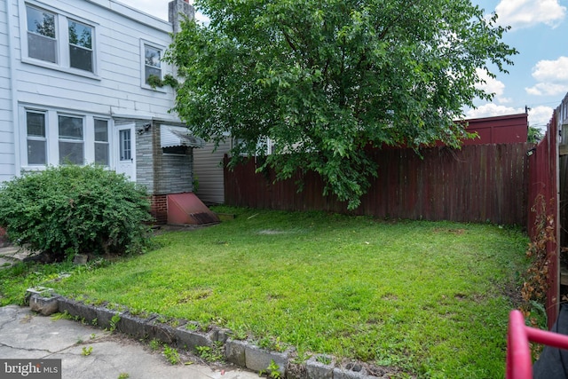 8 Oakley Rd, Upper Darby, PA 19082 - view of yard