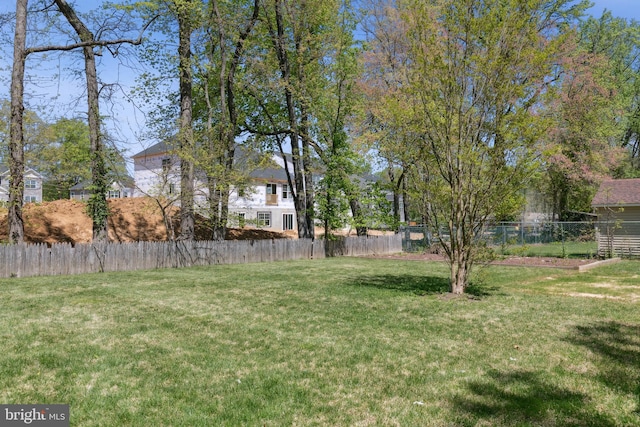 view of yard featuring fence