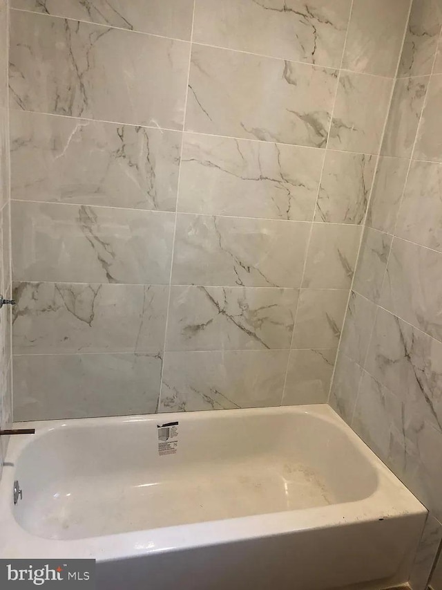 bathroom featuring a washtub